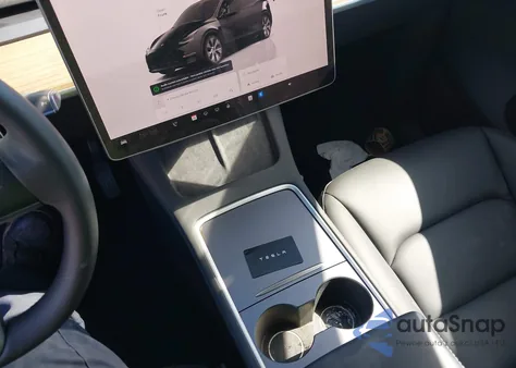 2023 Tesla Model Y Awd/Long Range Dual Motor All-Wheel Drive z USA, uszkodzony, nr VIN 7SAYGDEE4PA137965